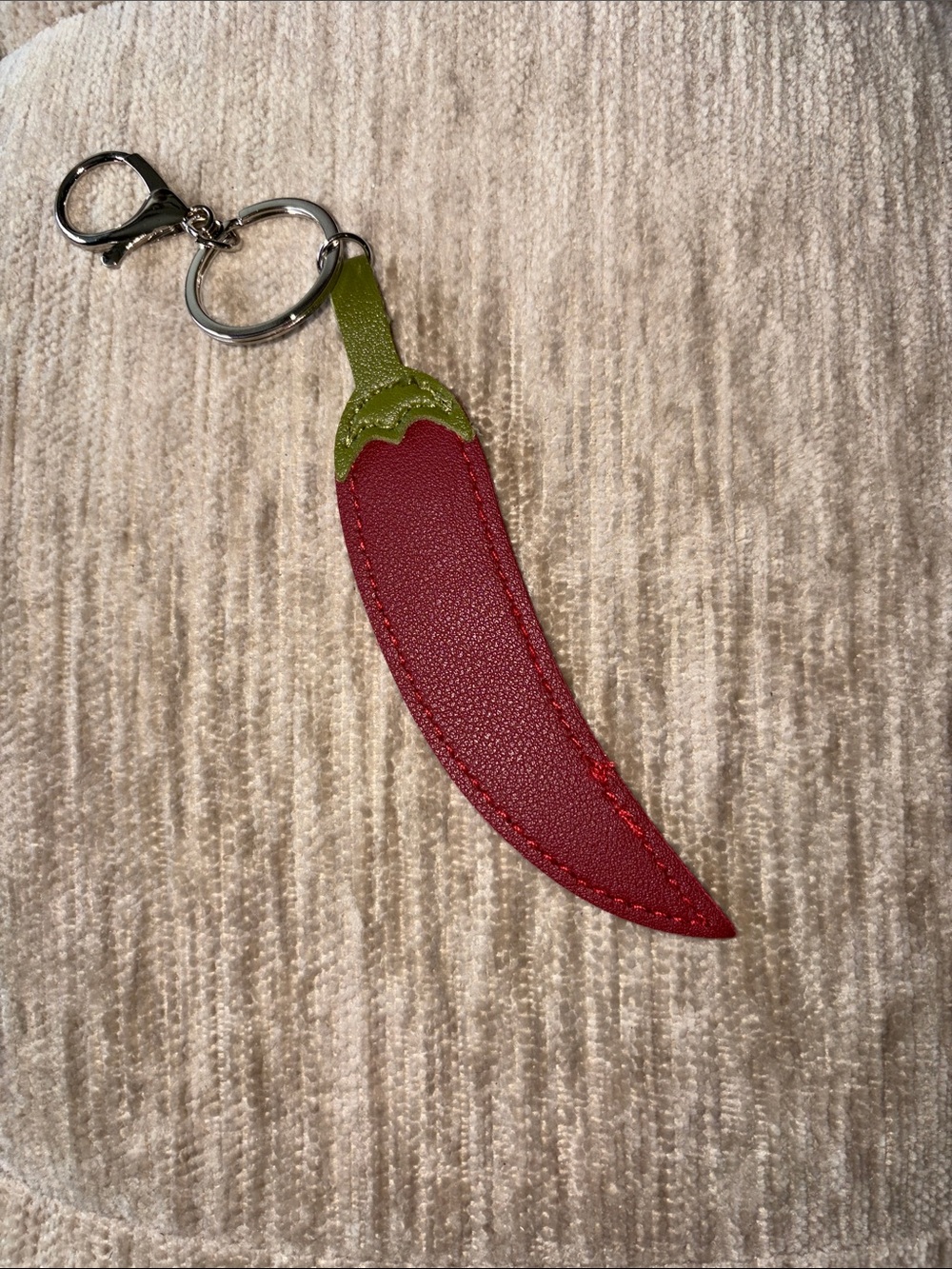 NEW Bag Charm Red Chili Pepper Keychain Key Ring with Green Top - Picture 2 of 4